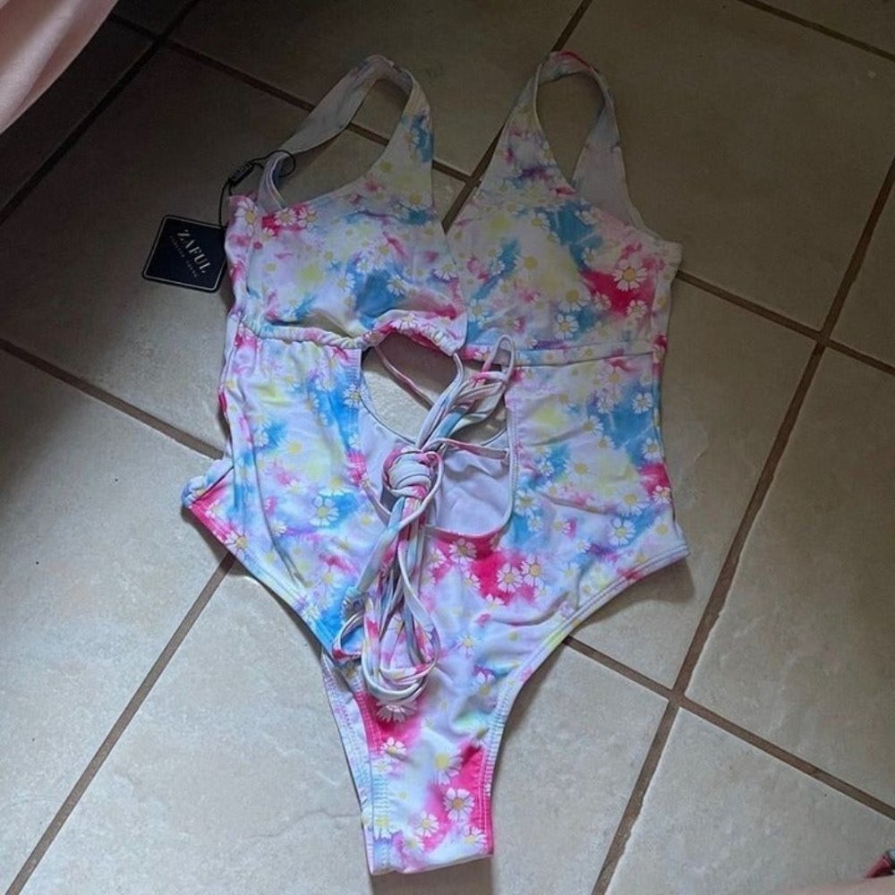 NWT ZAFUL daisy one piece swimsuit